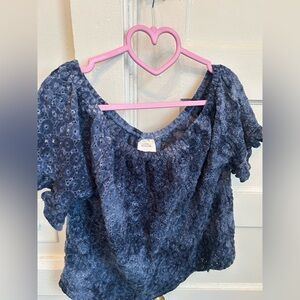 Knox Rose Dark Blue Eyelet Blouse size small PTP 20 short sleeve ruffle